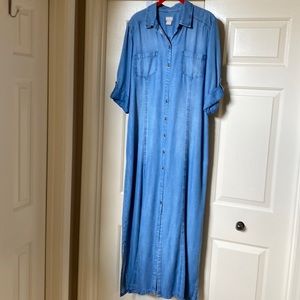 Very comfortable denim maxi, work or casual. Roll up sleeve with tabs. Size 2.
